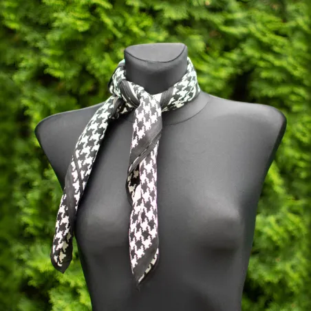 Piękna gawroszka chustka pod szyję (8) Piękna gawroszka chustka pod szyję (8)