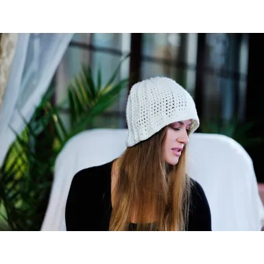 Czapka szydełkowa - biała (3)