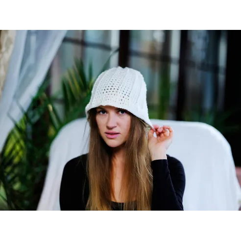 Czapka szydełkowa - biała (3)