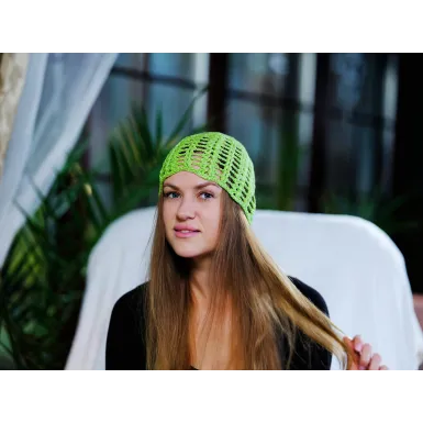 Czapka szydełkowa - jasno zielona 2