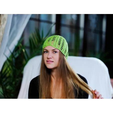 Czapka szydełkowa - jasno zielona
