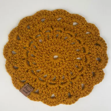 Ręcznie robiona szydełkowa podkładka kolor musztardowy 2