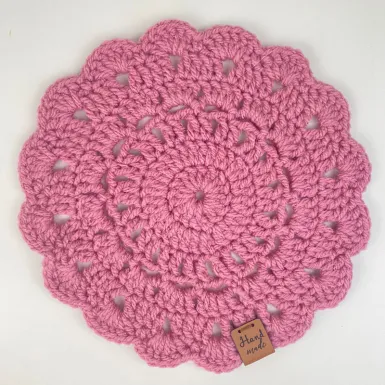 Ręcznie robiona szydełkowa podkładka kolor różowy 2